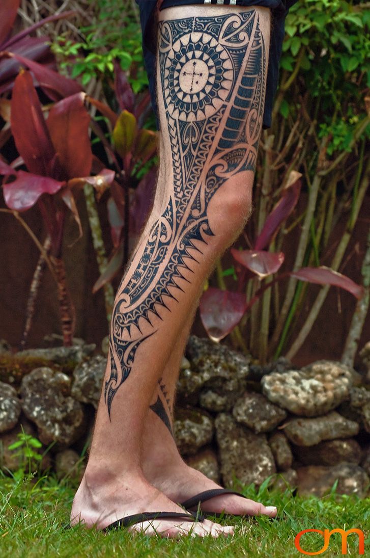 Photo of Cook Islands traditional tattoo on a man's leg. Taken of Reon with Boye Nicholas tattoo by Amanda Fornal in October 2006.