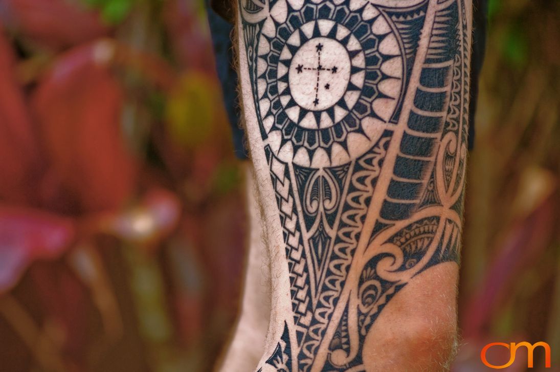 Photo of Cook Islands traditional tattoo on a man's leg. Taken of Reon with Boye Nicholas tattoo by Amanda Fornal in October 2006.