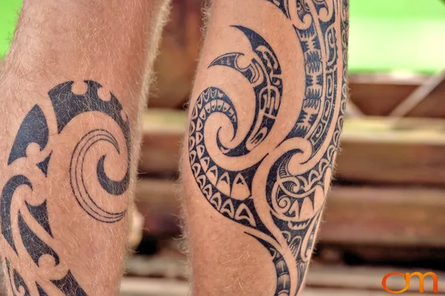 Photo of Cook Islands traditional tattoo on a man's leg. Taken of Reon with Boye Nicholas tattoo by Amanda Fornal in October 2006.