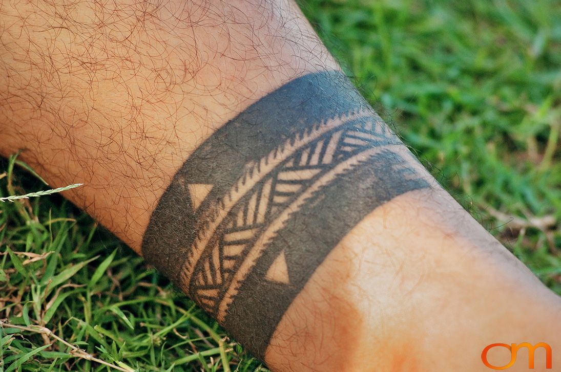 Photo of Polynesian traditional tattoos on a man's leg. Taken at the 2006 Tattoonesia tattoo festival by Amanda Fornal in December 2006.